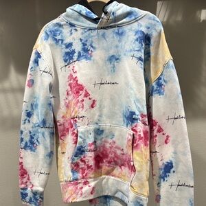 Hollister Must-Have Collection Label